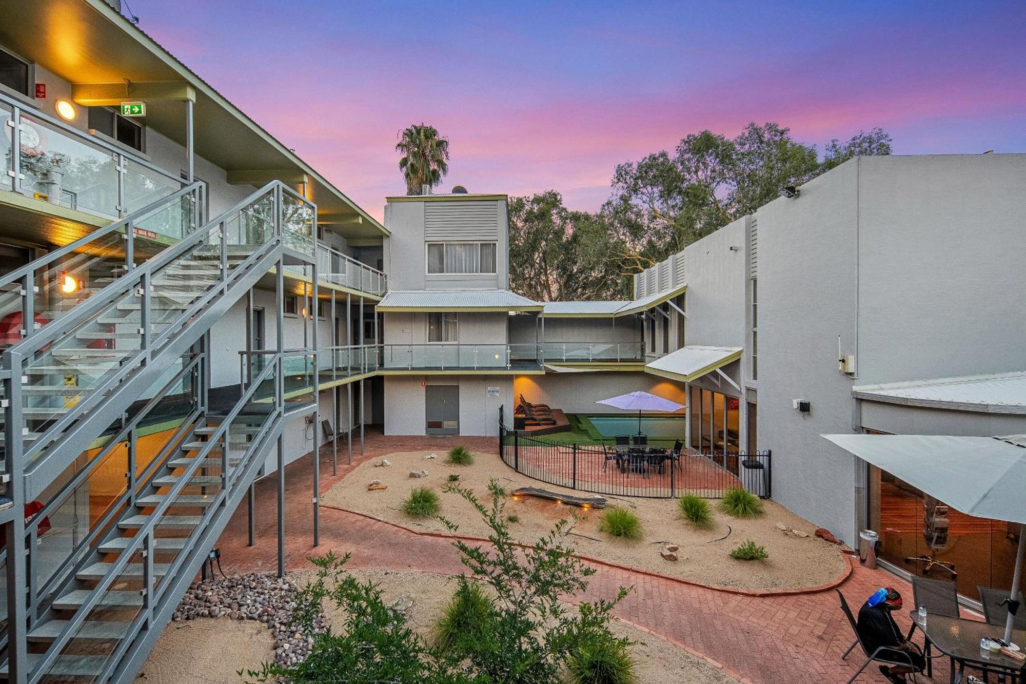 Stay At Alice Springs Hotel Extérieur photo