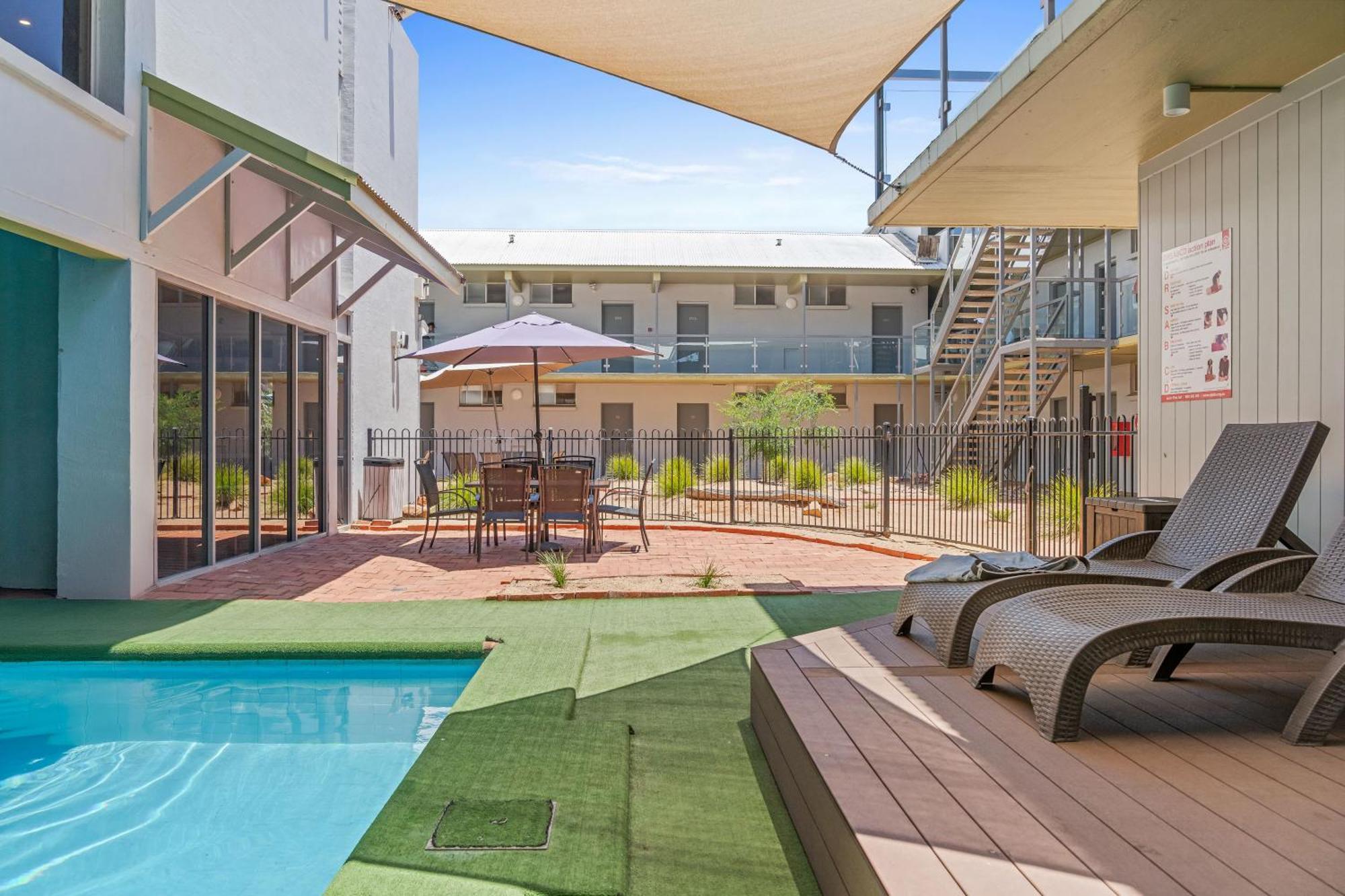 Stay At Alice Springs Hotel Extérieur photo