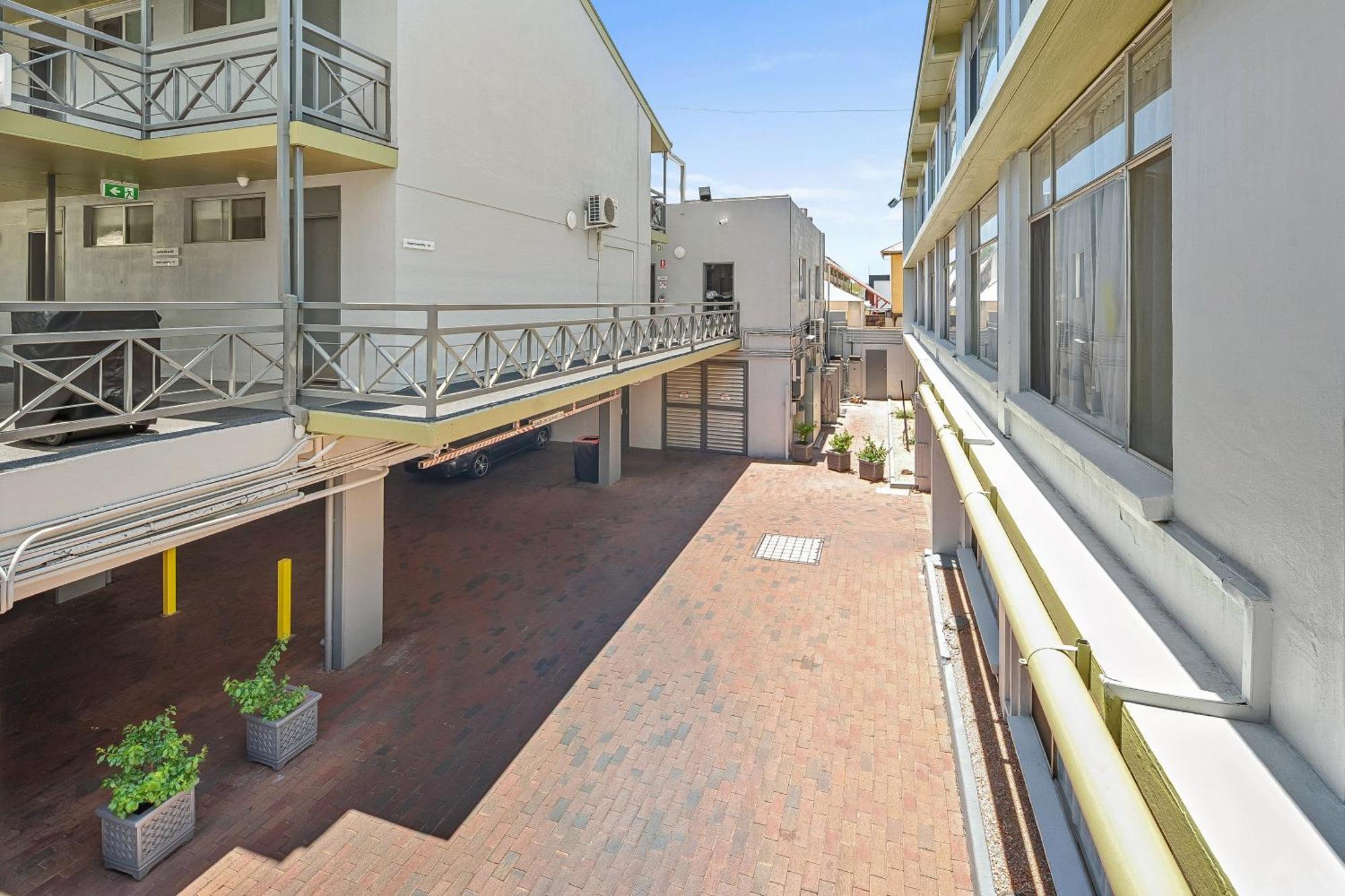 Stay At Alice Springs Hotel Extérieur photo